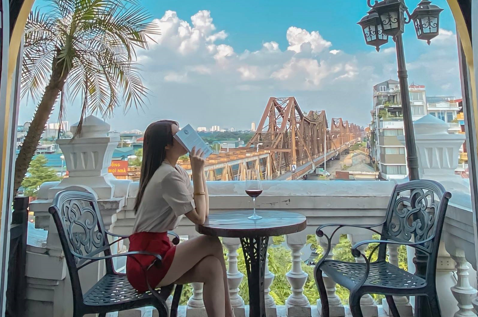 レトロな隠れ家カフェ「Serein Café & Lounge（セレインカフェ）」へ